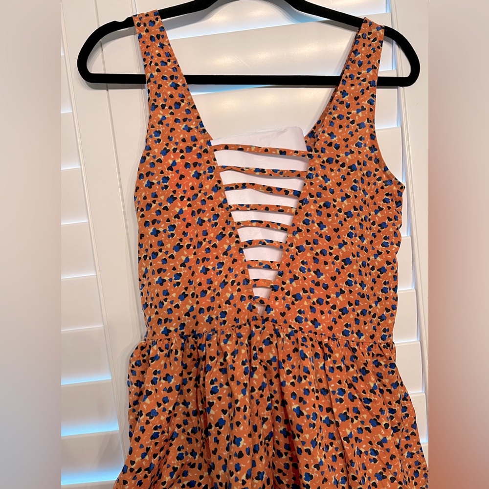 Boutique dress ~ back cutouts ~ size small